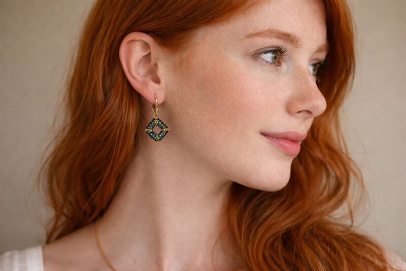 tyrkysovo-černé ve zlaté